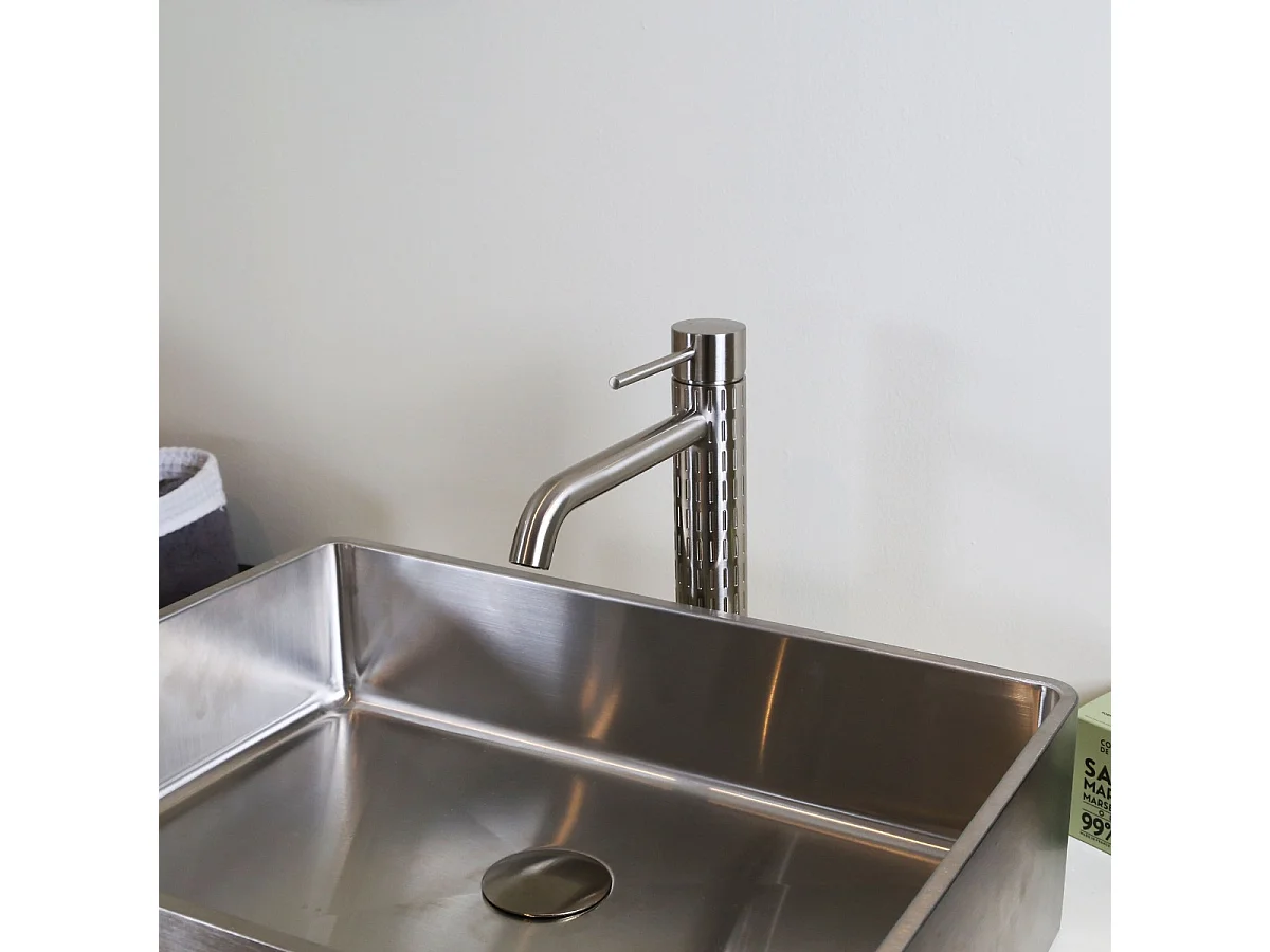 Architek Mezclador alto de lavabo en acabado de acero inoxidable Essebagno
