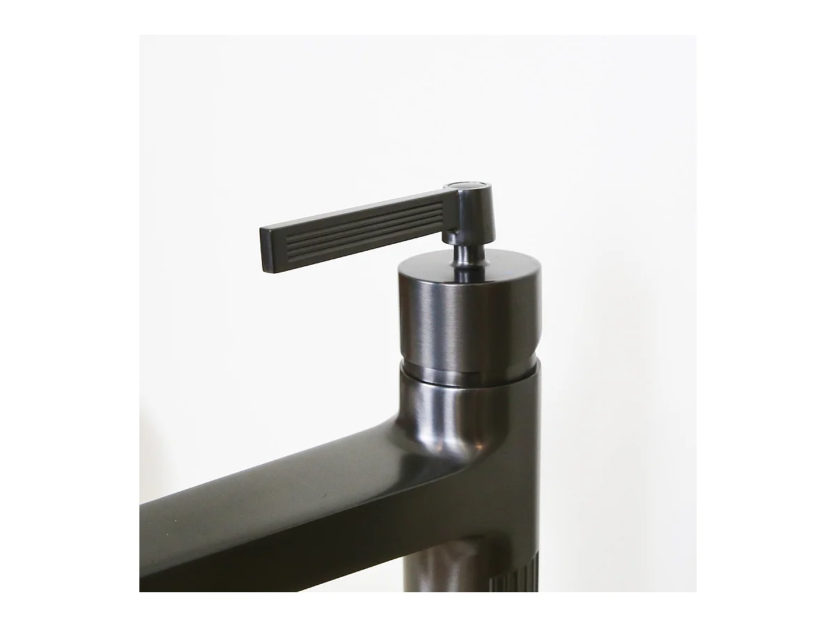 Louxor Waschtischmischer hoch grau gun metal Essebagno