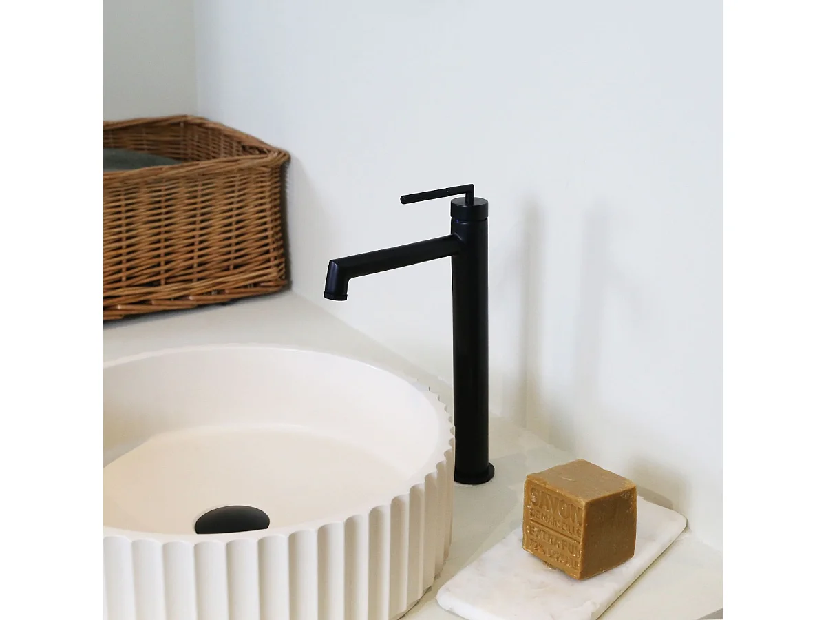 Portofino Misturadora alta para lavatório preto mate Essebagno