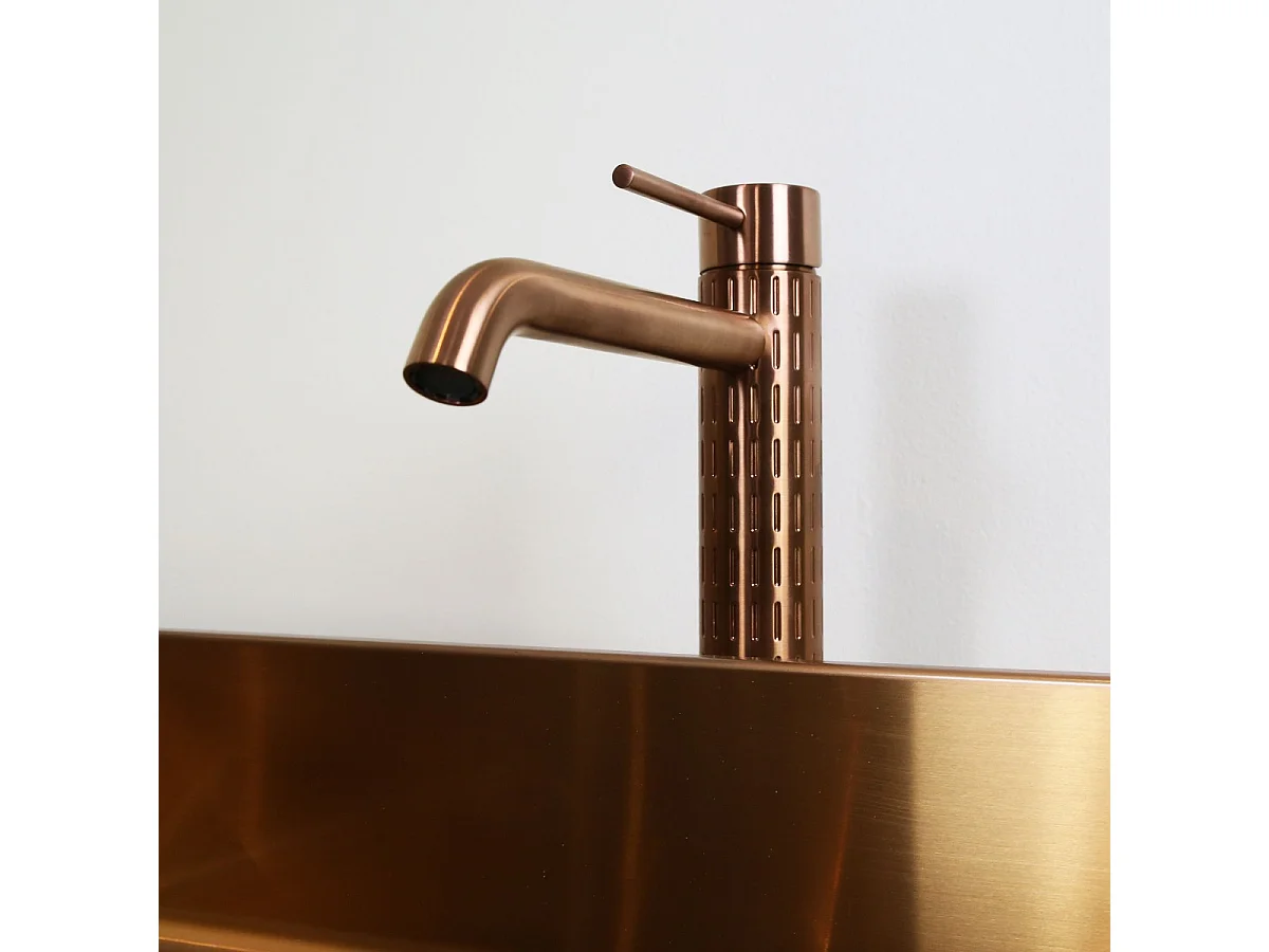 Architek mezclador de lavabo alto en cobre cepillado Essebagno