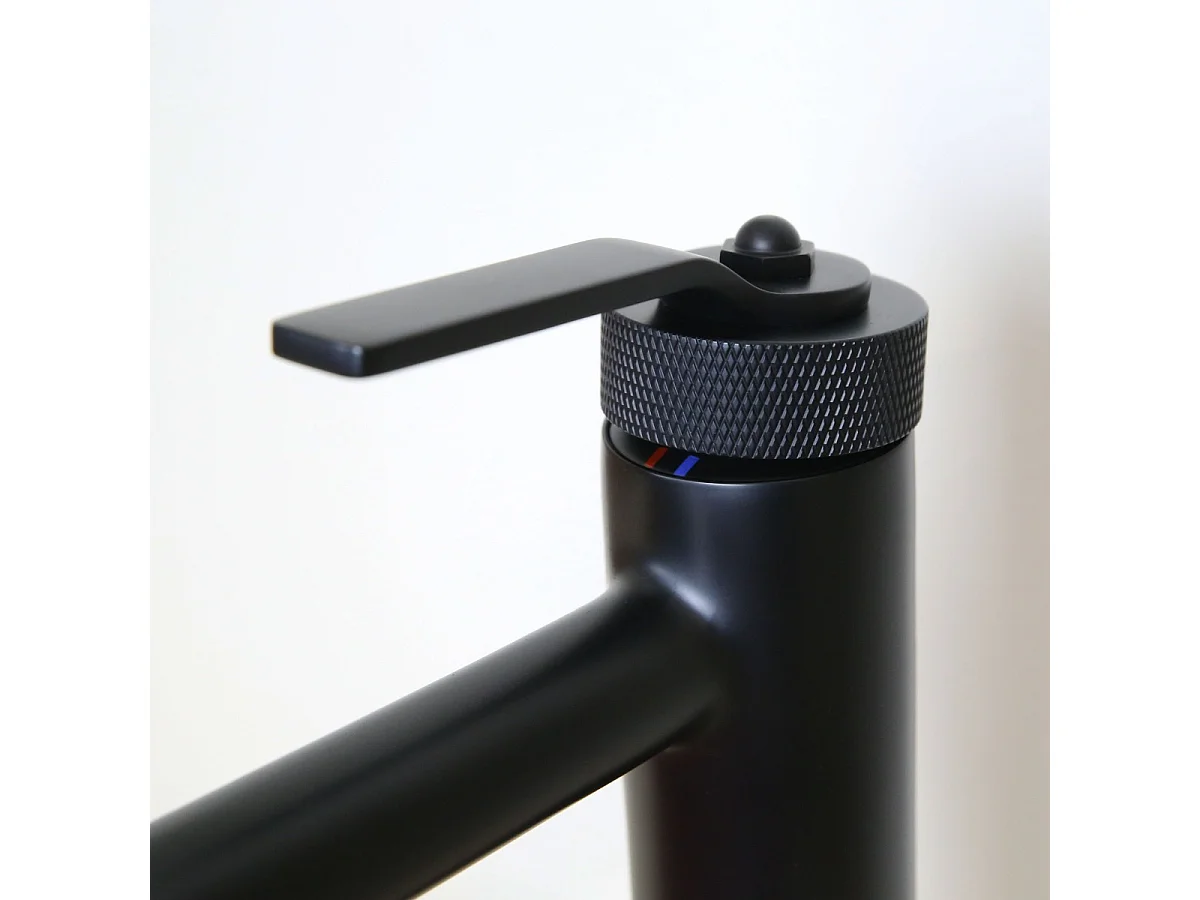 Molette Torneira para lavatório baixo preto mate Essebagno