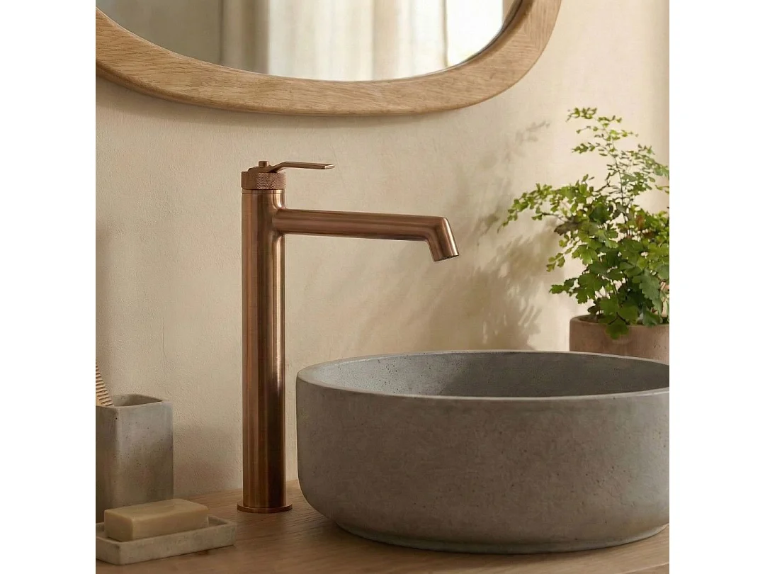 Molette Mezclador alto de lavabo en cobre cepillado Essebagno