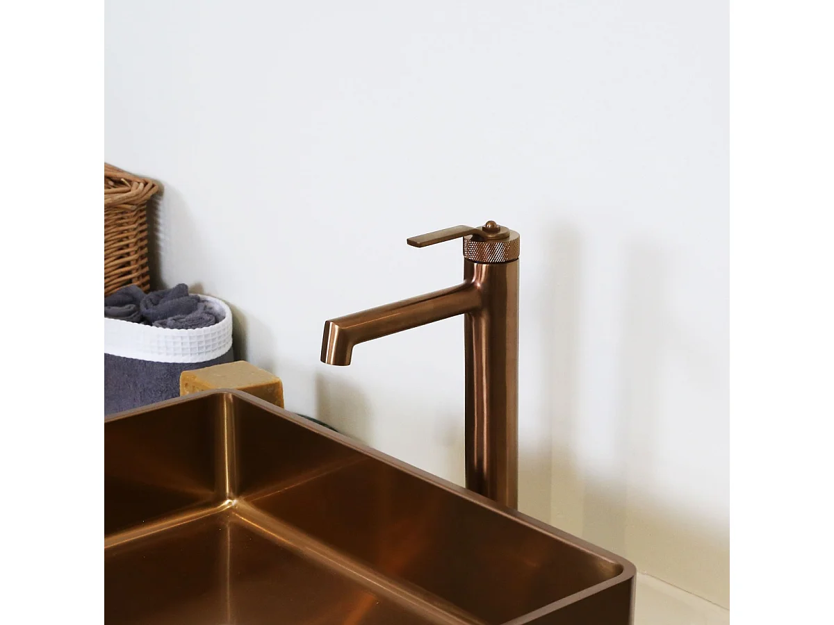 Molette Mezclador alto de lavabo en cobre cepillado Essebagno