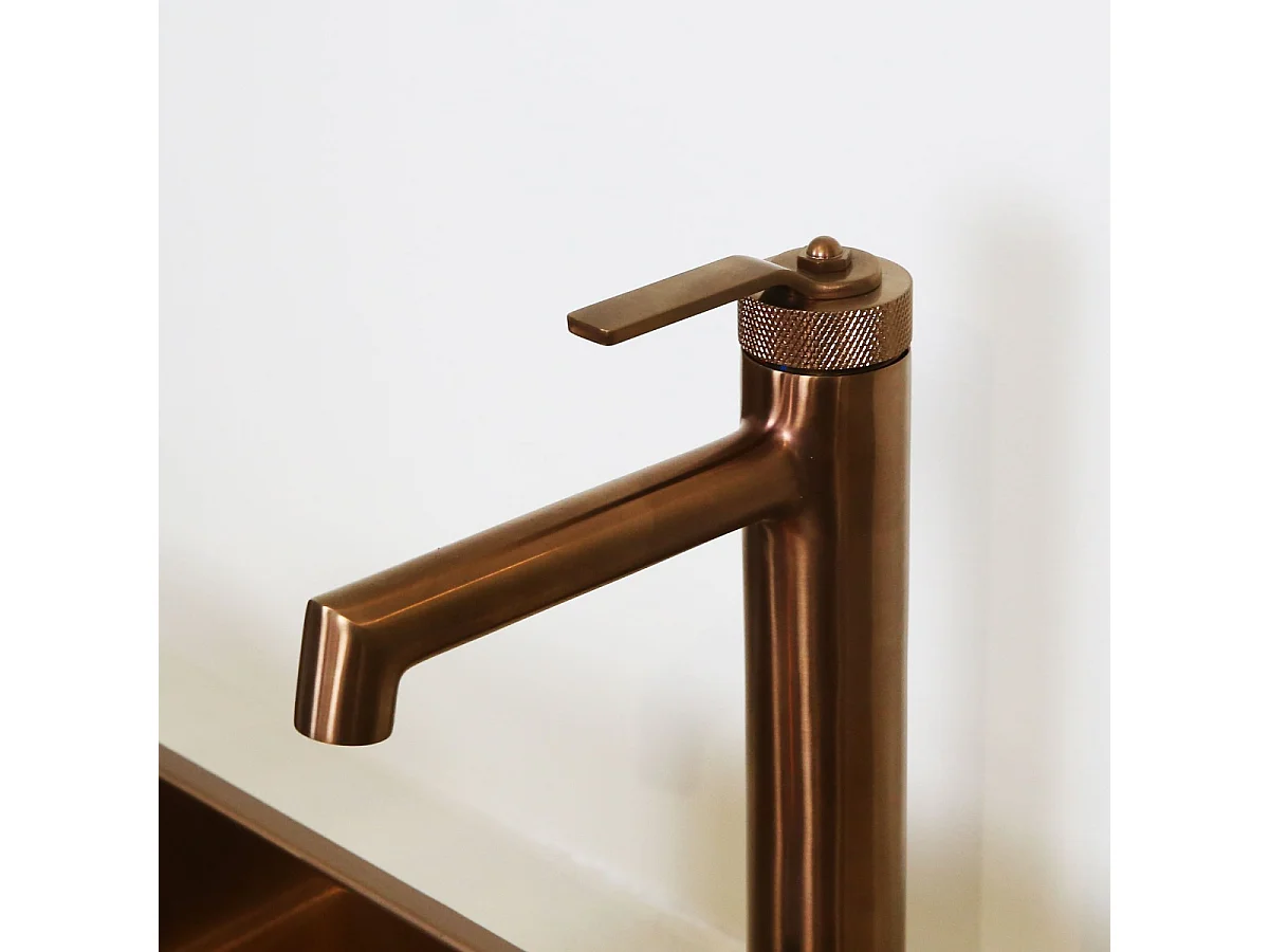 Molette Mezclador alto de lavabo en cobre cepillado Essebagno