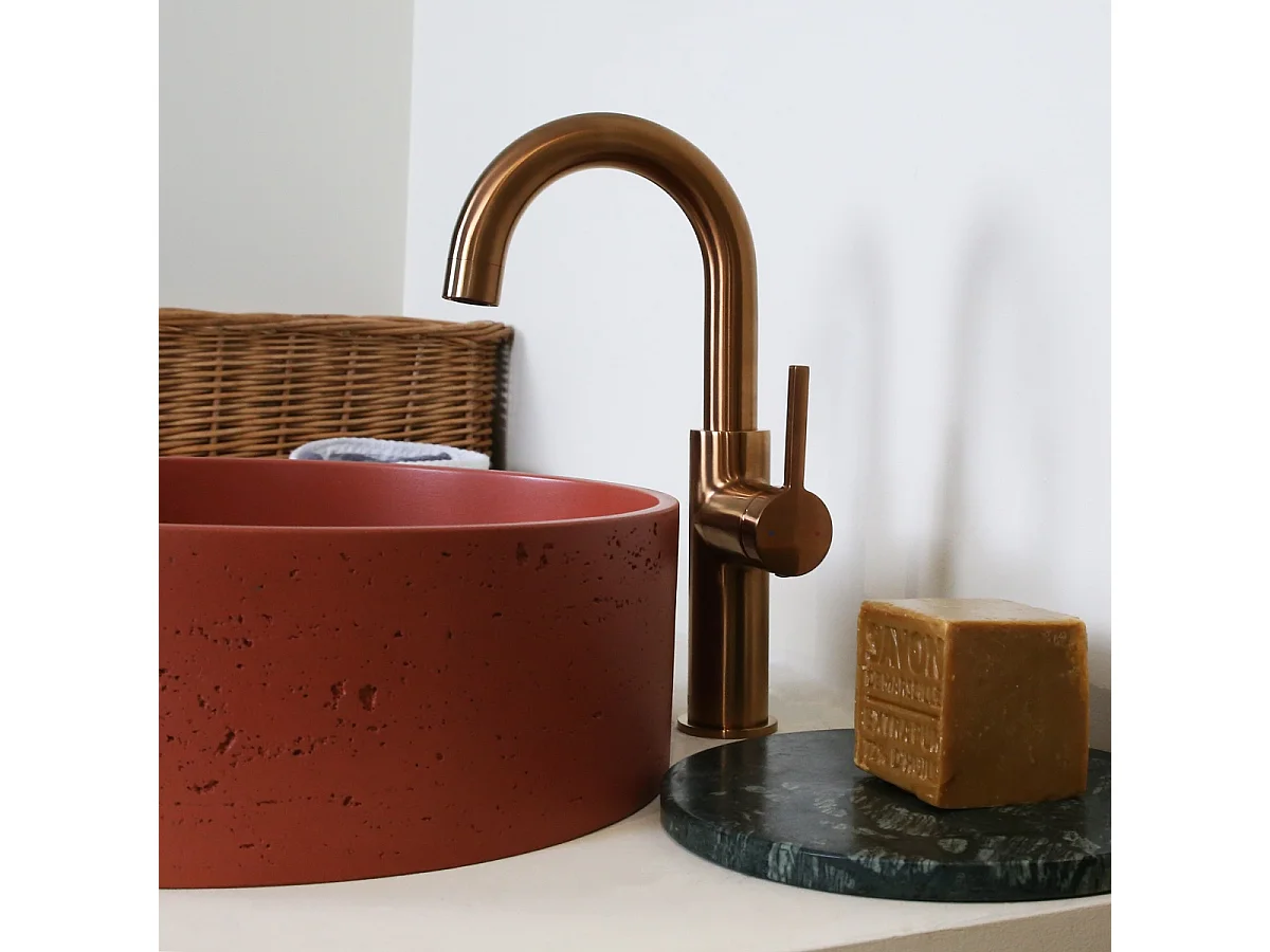 Reflet mezclador de lavabo alto en cobre cepillado Essebagno