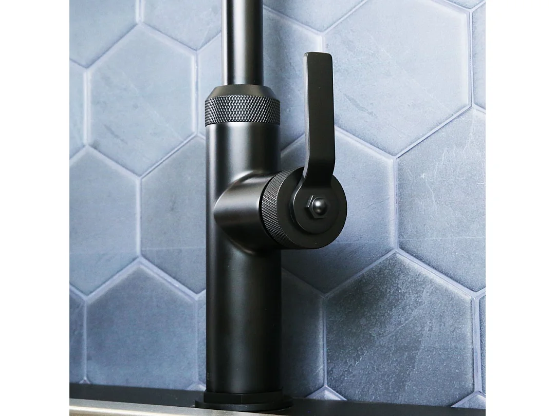 Mezclador de fregadero Architek negro mate Essebagno