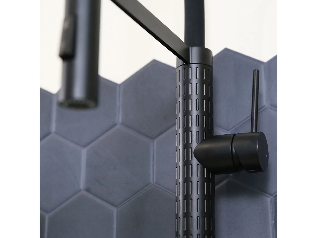 Architek Misturadora monocomando de lavatório com chuveiro de mão preta Essebagno