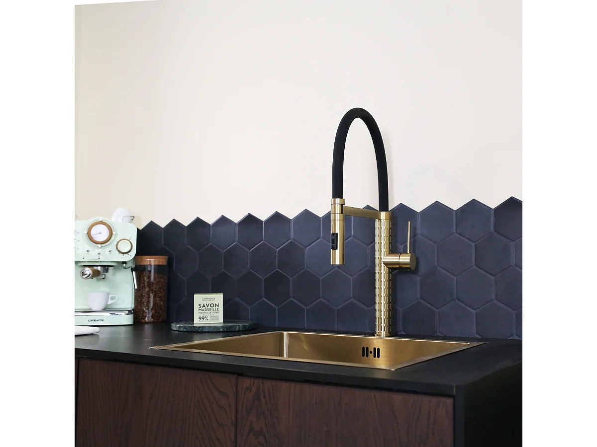 Architek Mezclador de fregadero con rociador móvil dorado Essebagno