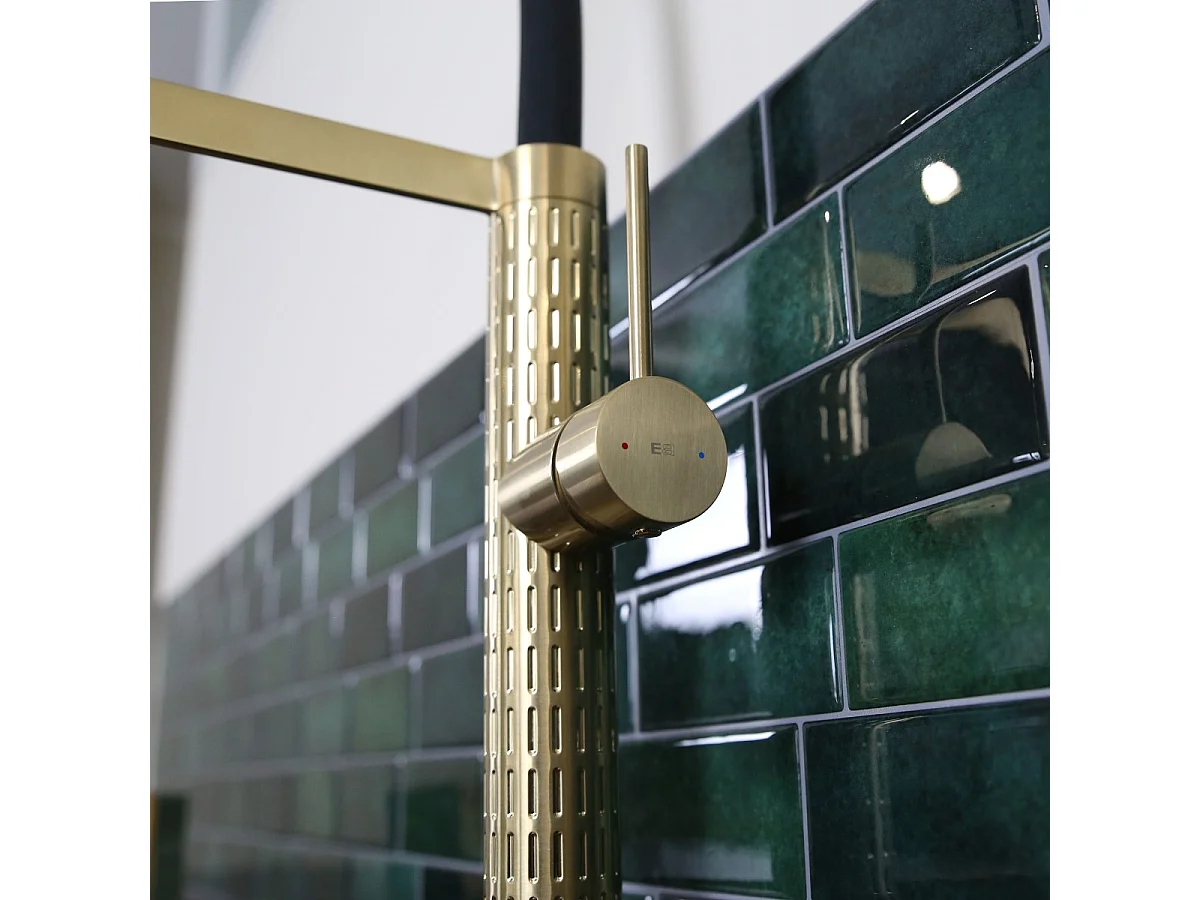 Architek Mezclador de fregadero con rociador móvil dorado Essebagno