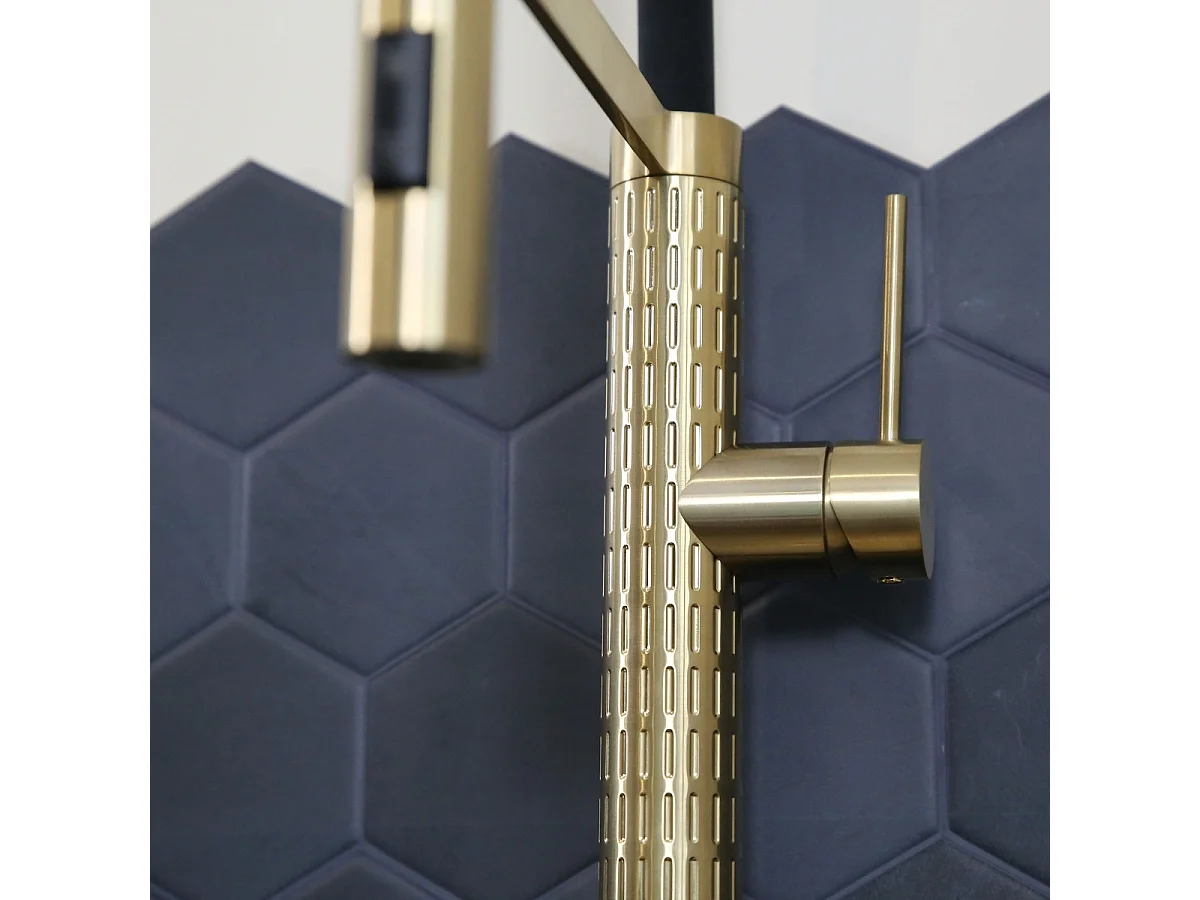 Architek Mezclador de fregadero con rociador móvil dorado Essebagno