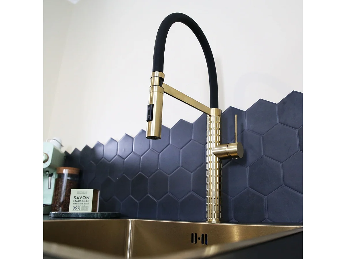 Architek Mezclador de fregadero con rociador móvil dorado Essebagno