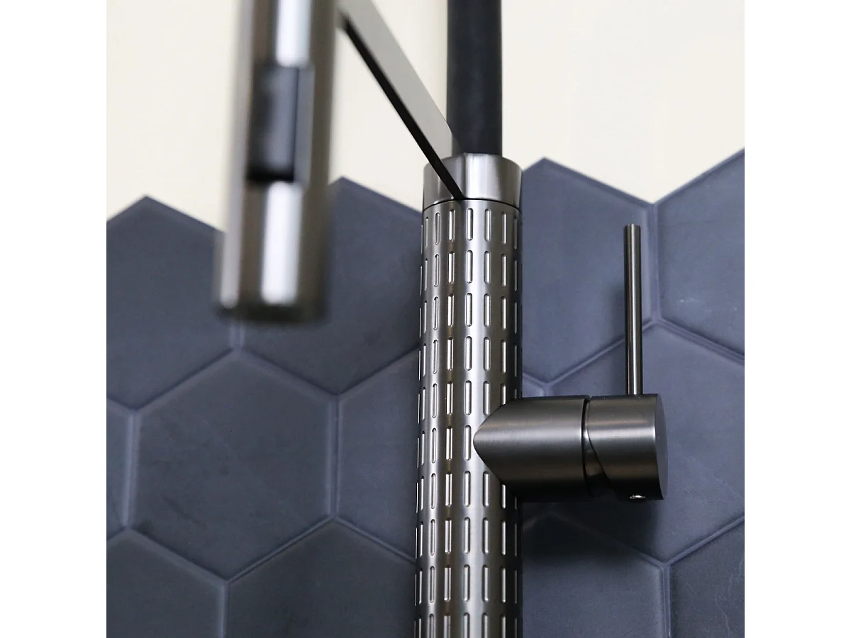 Architek mezclador de fregadero con alcachofa de ducha móvil gris gun metal Essebagno