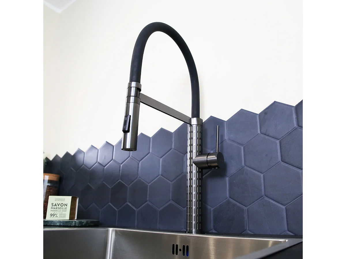 Architek mezclador de fregadero con alcachofa de ducha móvil gris gun metal Essebagno