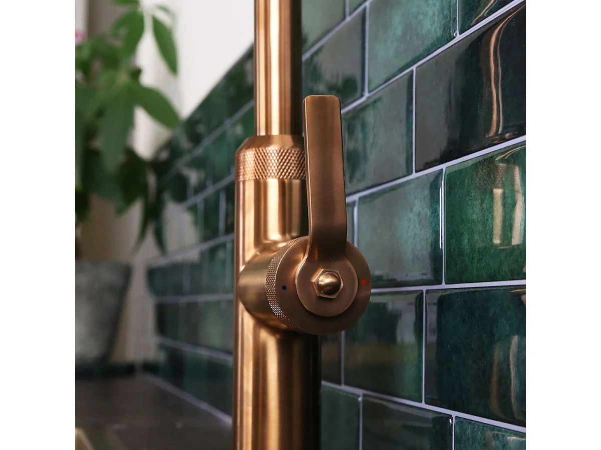 Molette Misturadora de lavatório com chuveiro de mão extraível em cobre escovado Essebagno