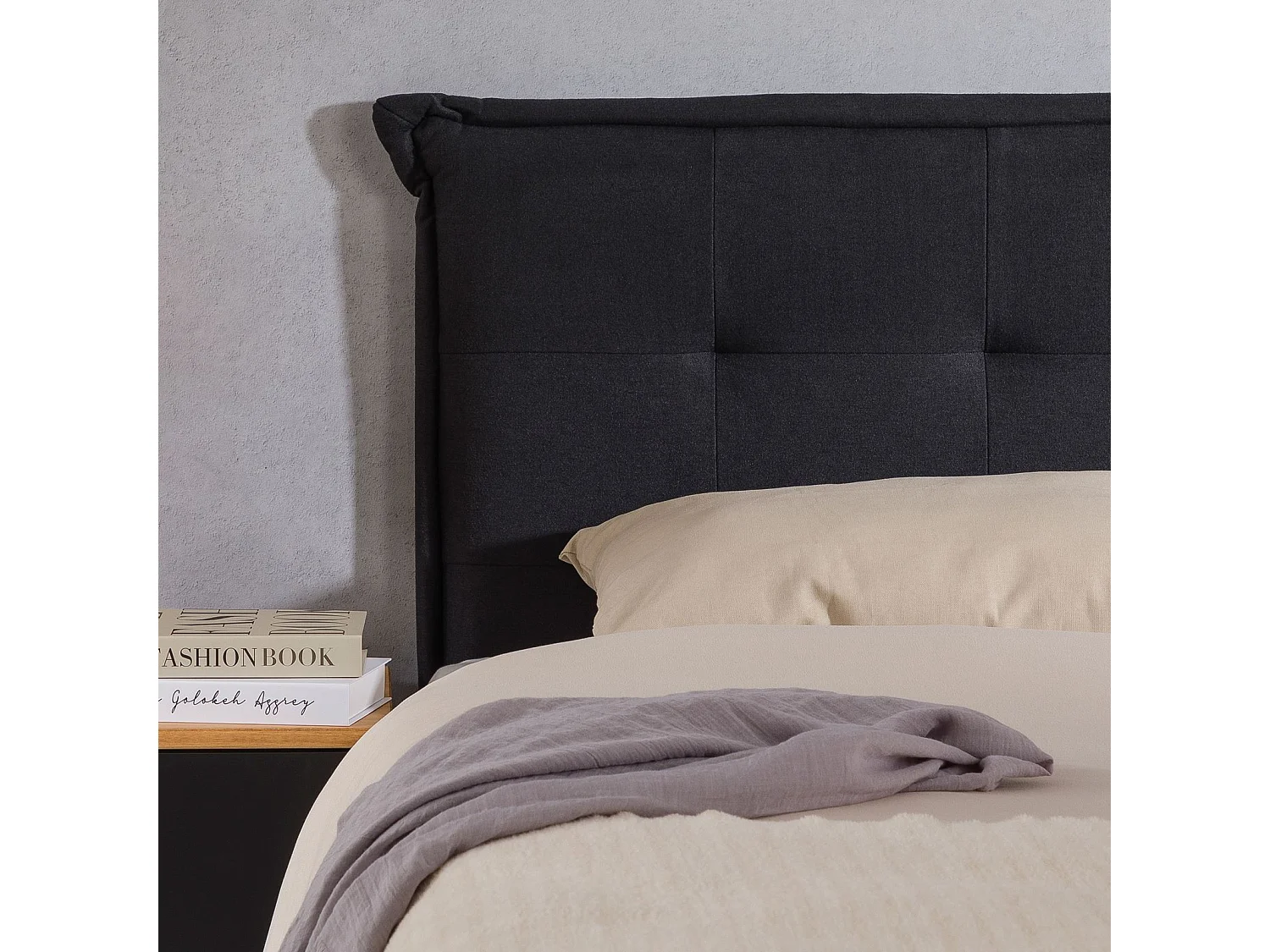 Tête de lit ZELOX 160 capitonnée, En tissu rembourré, Pieds en bois, Design élégant, Pour lits 160 cm, Noir