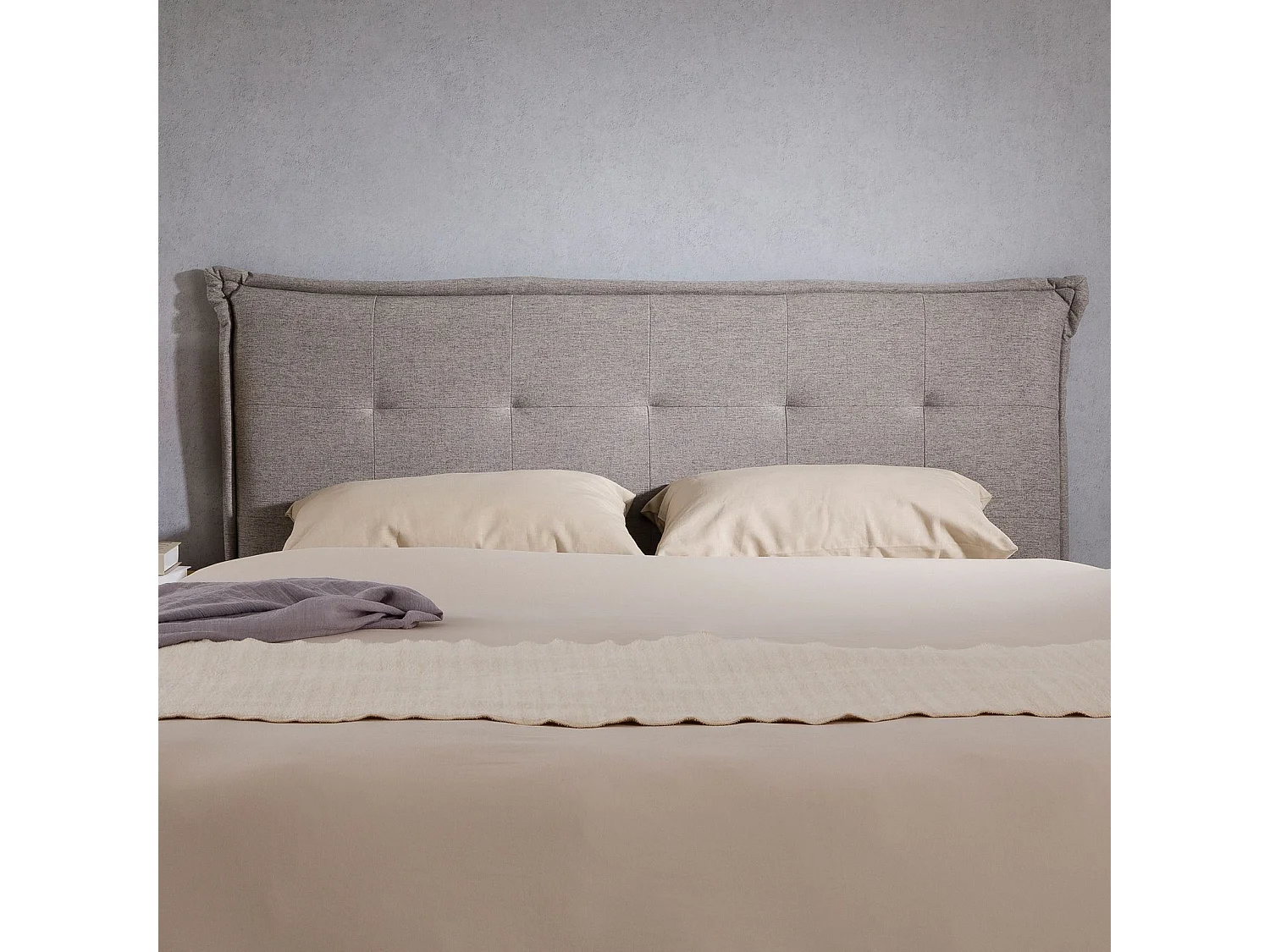 Tête de lit TIMOTHÉ 140 capitonnée, En tissu rembourré, Pieds en bois, Design élégant, Pour lits 140 cm, Gris