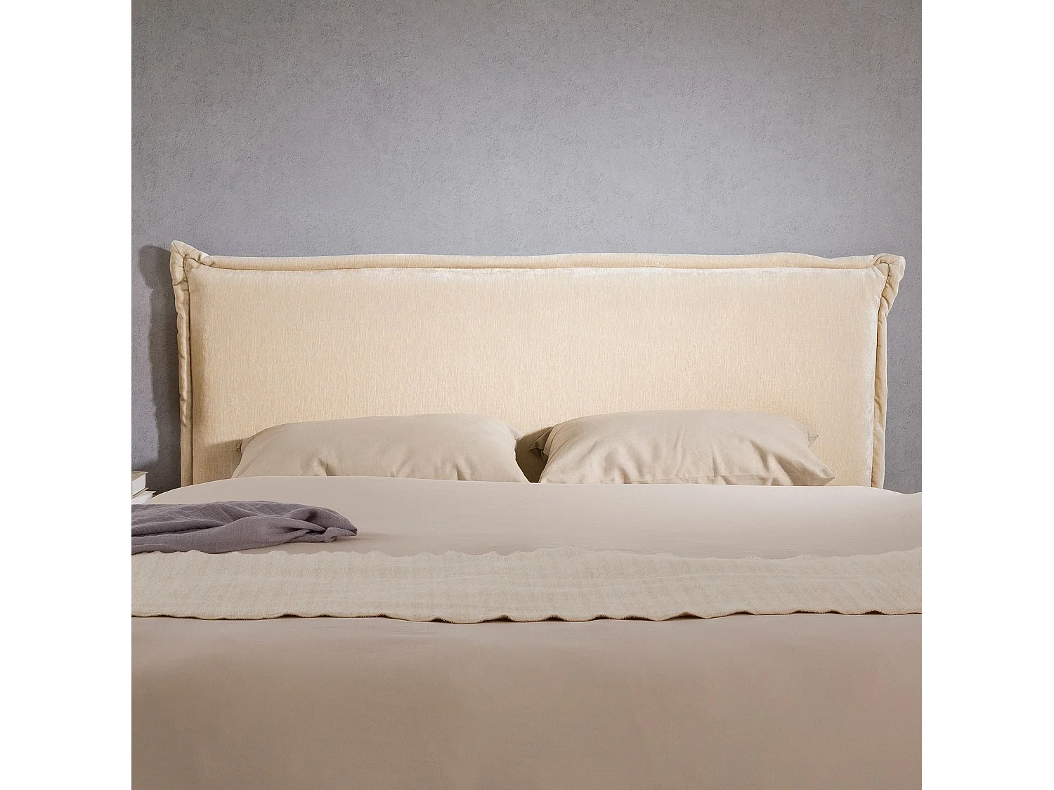 Tête de lit ELORE 140 rembourrée, En tissu polyester pour lit 140 cm, Sur pieds en bois, Blanc crème