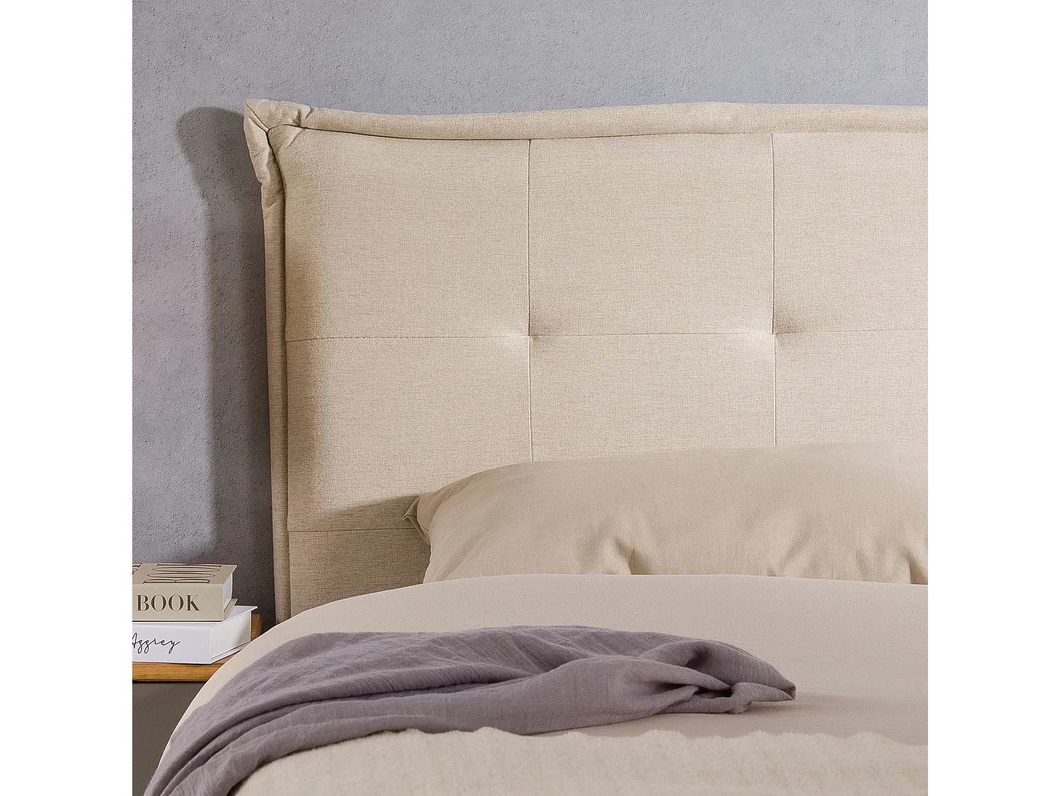 Tête de lit EBEYA 120 capitonnée, En tissu rembourré, Pieds en bois, Design élégant, Pour lits 120 cm, Écru