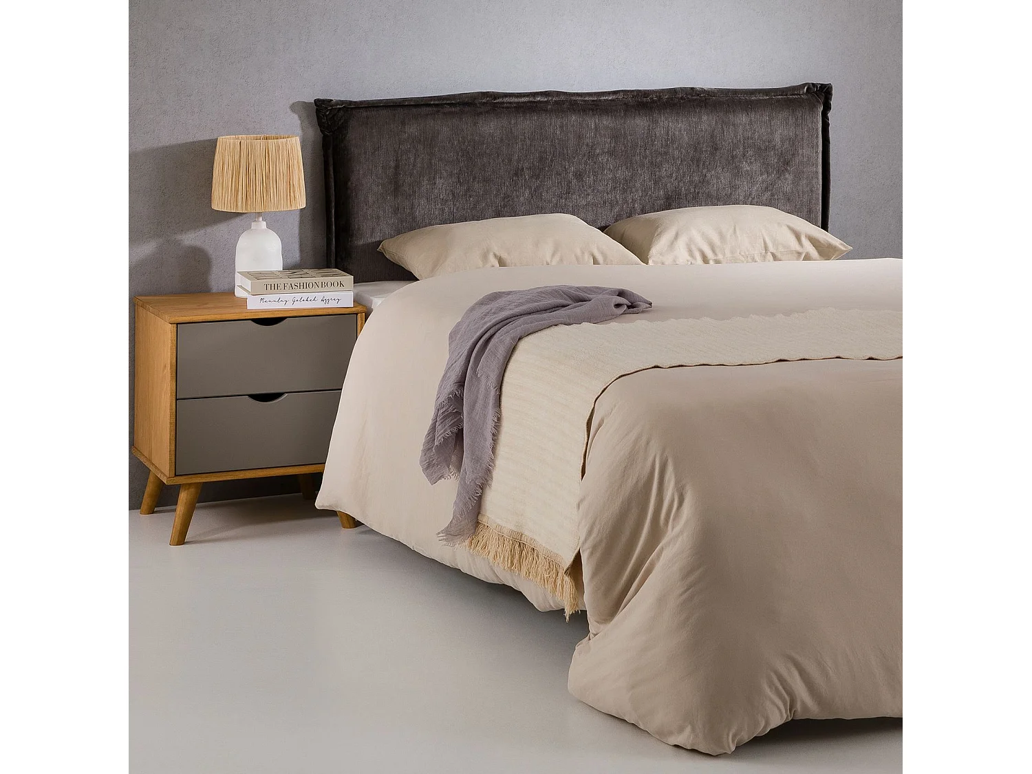 Tête de lit OVIO 160 rembourrée, En tissu polyester pour lit 160 cm, Sur pieds en bois, Gris