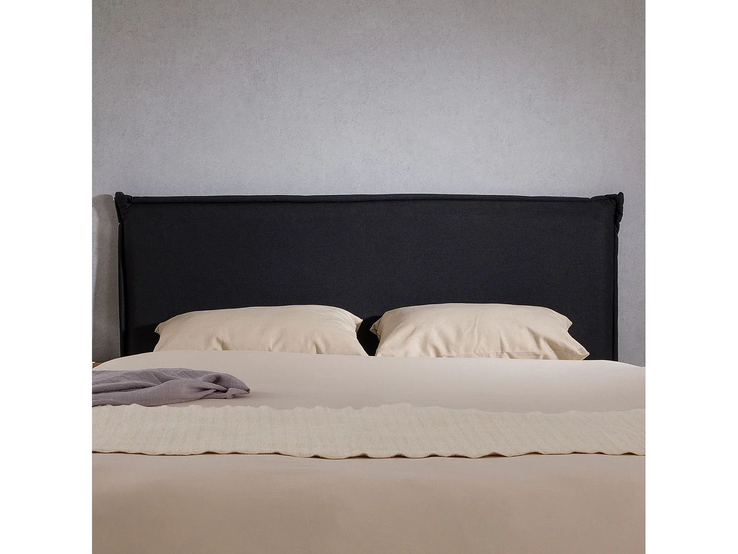 Tête de lit ISANDRE 140 rembourrée, En tissu polyester pour lit 140 cm, Sur pieds en bois, Noir