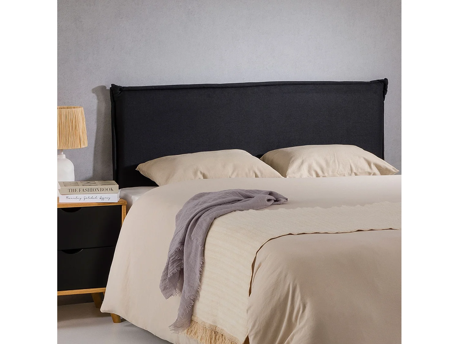 Tête de lit ISANDRE 140 rembourrée, En tissu polyester pour lit 140 cm, Sur pieds en bois, Noir
