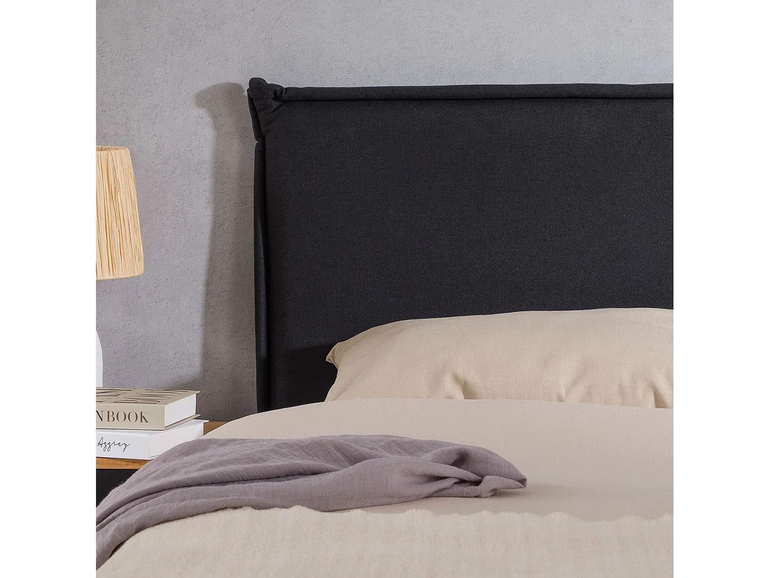 Tête de lit ISANDRE 140 rembourrée, En tissu polyester pour lit 140 cm, Sur pieds en bois, Noir