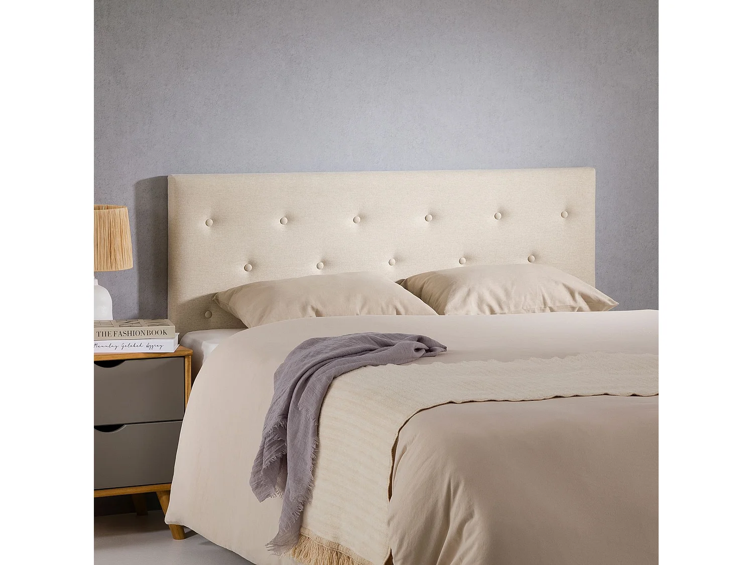 Tête de lit GAREK 120 capitonnée, En tissu rembourré, Pieds en bois, Design élégant, Pour lits 120 cm, Écru