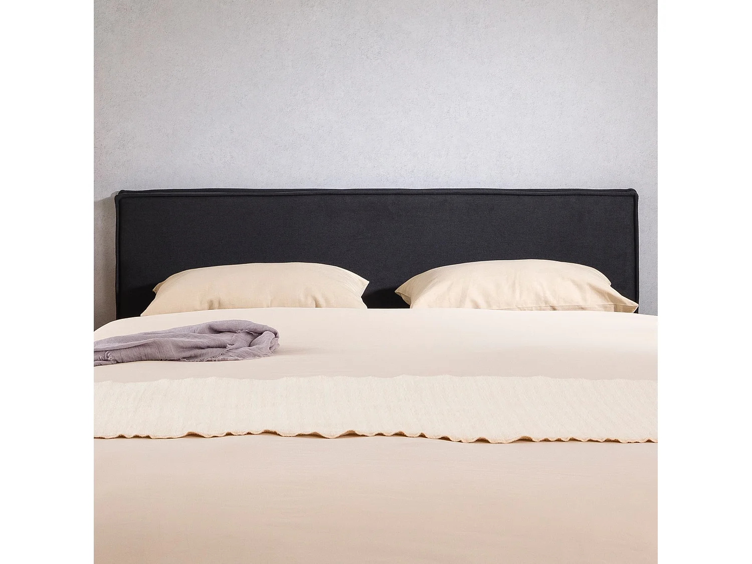 Tête de lit KLAO 160 rembourrée, En tissu polyester pour lit 160 cm, Sur pieds en plastique, Noir