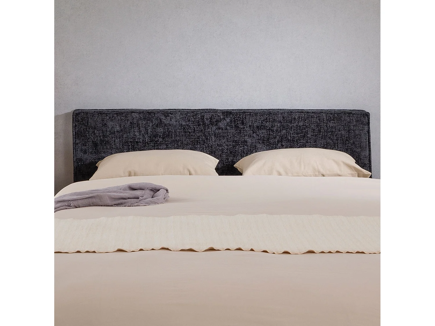 Tête de lit MIRENN 140 rembourrée, En tissu polyester pour lit 140 cm, Sur pieds en plastique, Noir