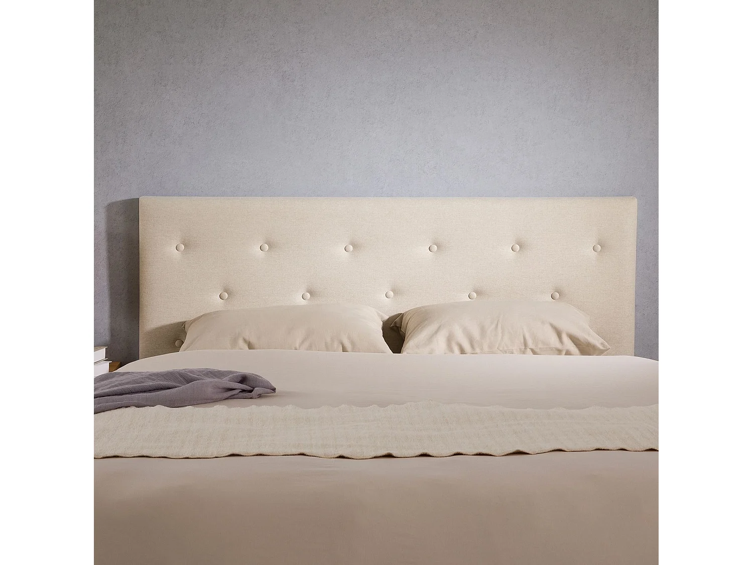 Tête de lit BLOMIN 140 capitonnée, En tissu rembourré, Pieds en bois, Design élégant, Pour lits 140 cm, Écru