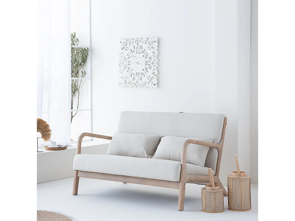 Sofá de madera y tapizado color crema 122x85x34/74