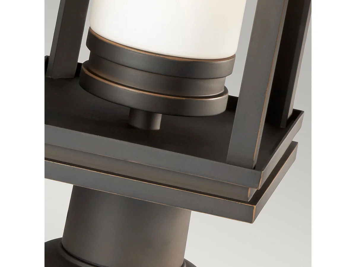 Elstead South Hope 1 lumière grand piédestal extérieur bronze clair IP44, E27