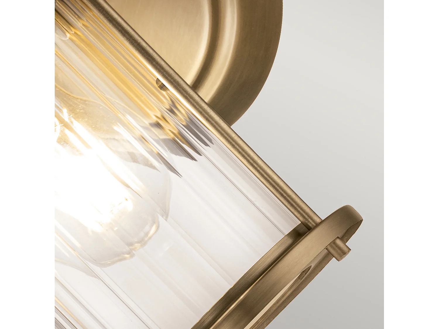 Elstead Quoizel Riggs Lampada da parete in ottone anticato, IP44