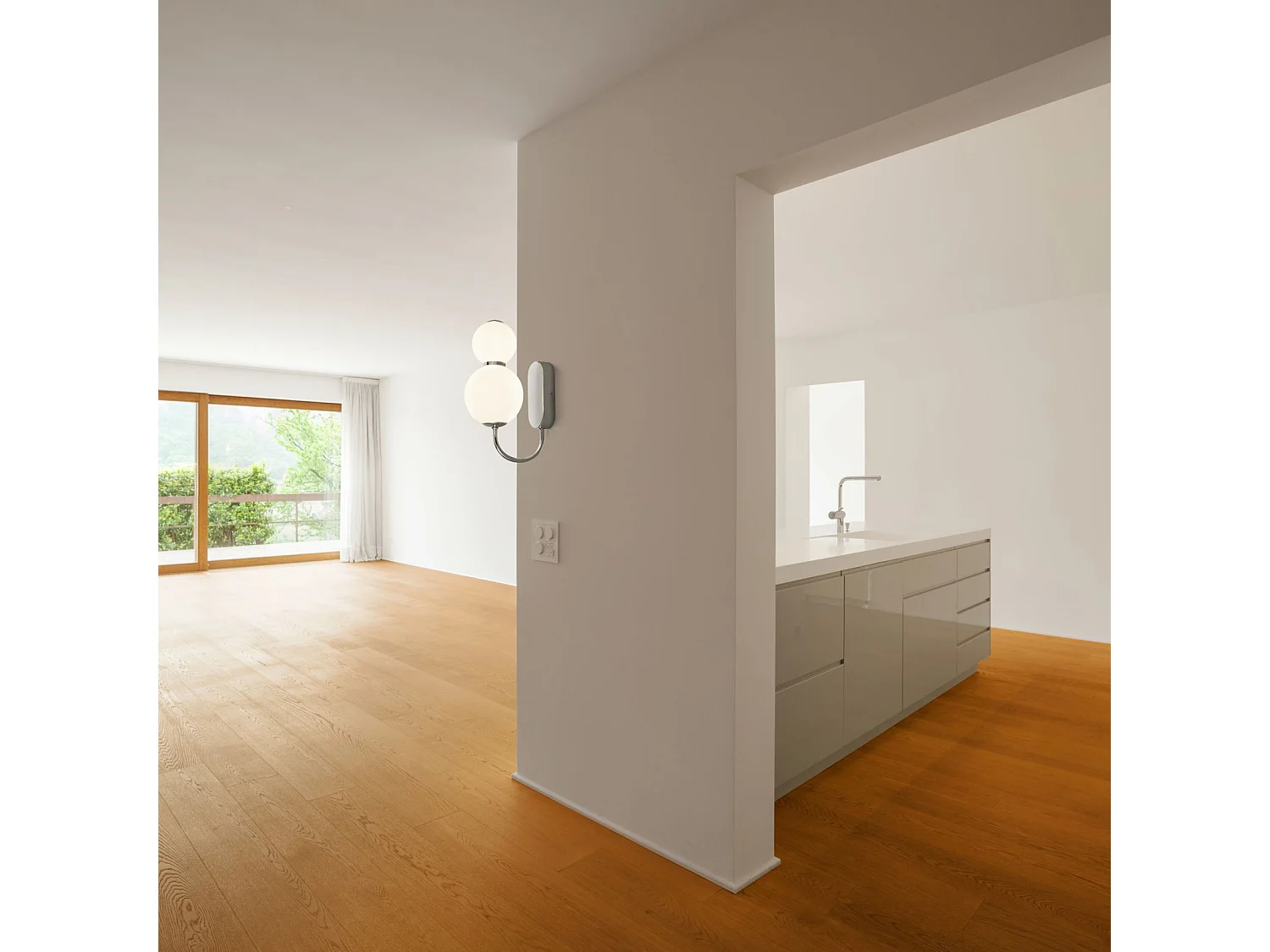 Searchlight 2 ljus vgglampa, krom med skrmar i opalglas