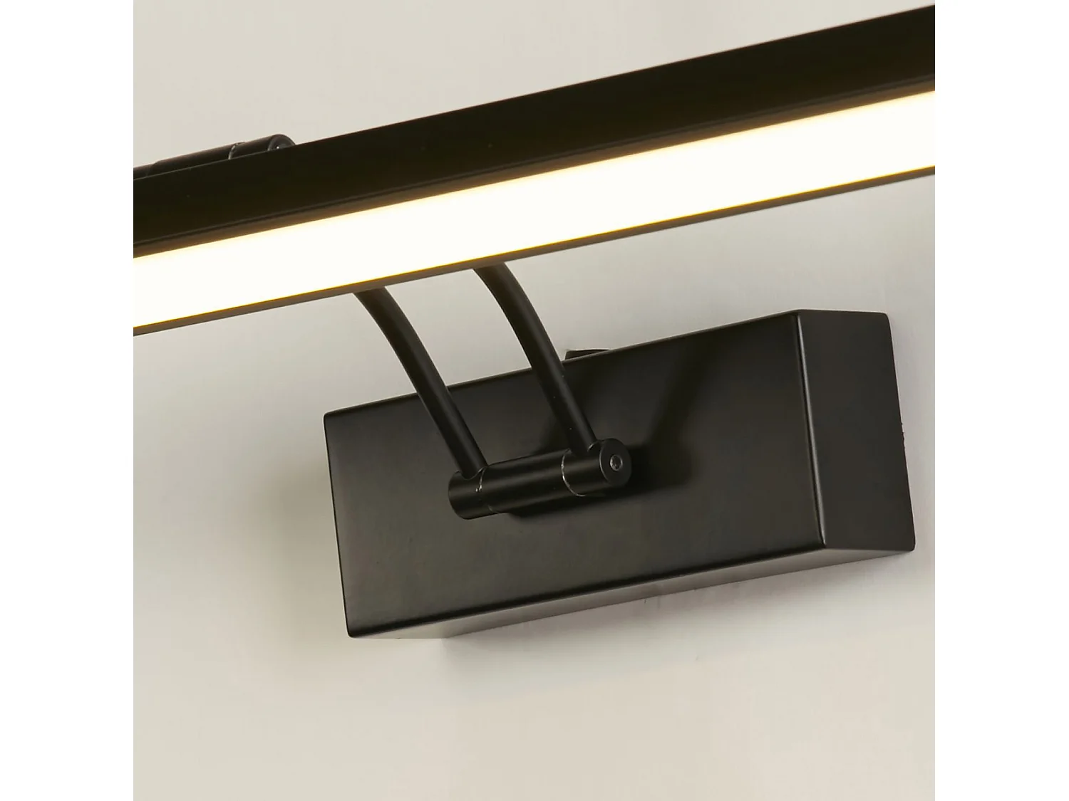 Searchlicht Rhodes 60 cm Bilderleuchte aus schwarzem Metall