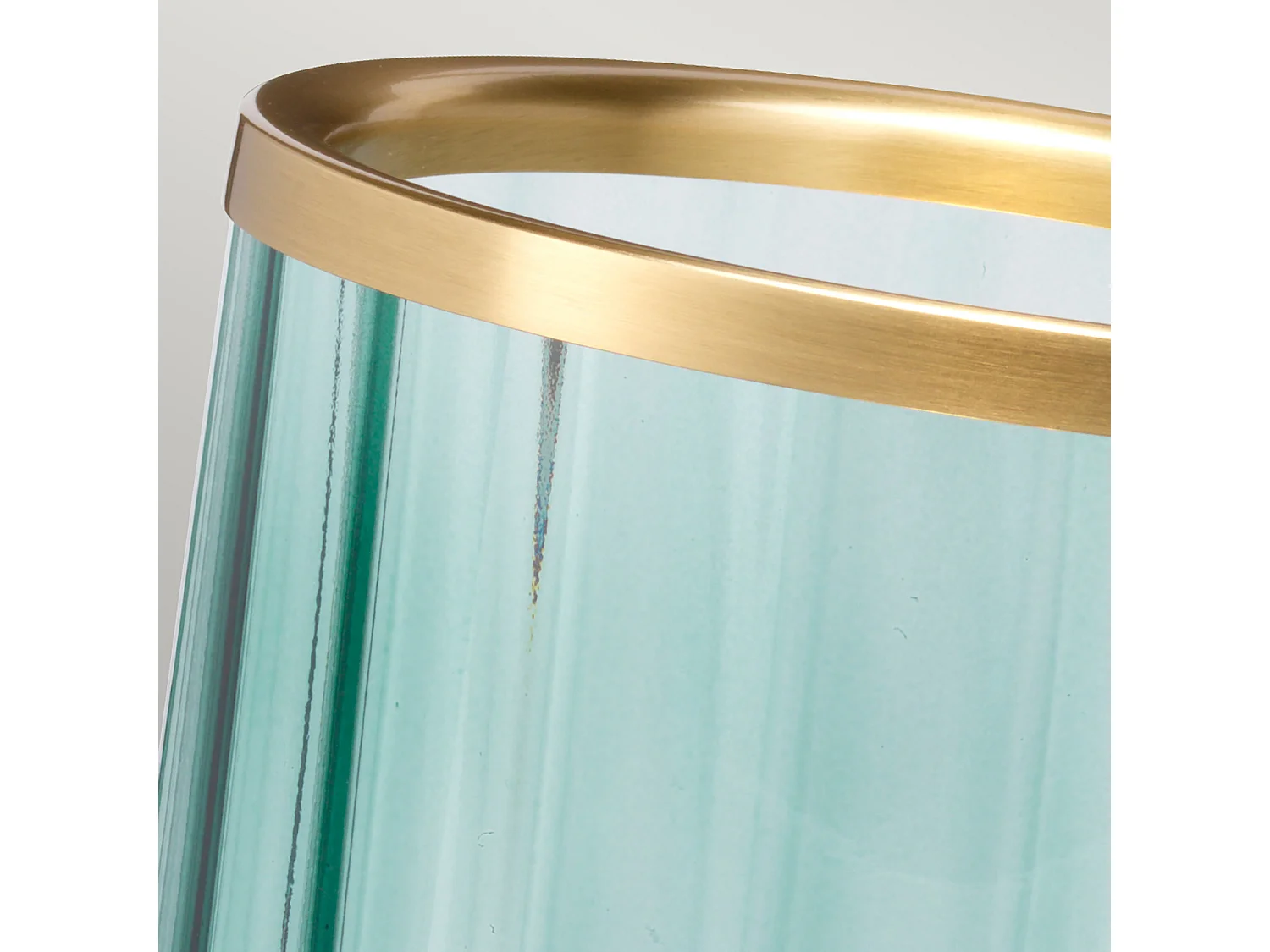 Arno Tischlampe Metallarbeiten Messing gealtert, grünes Glas