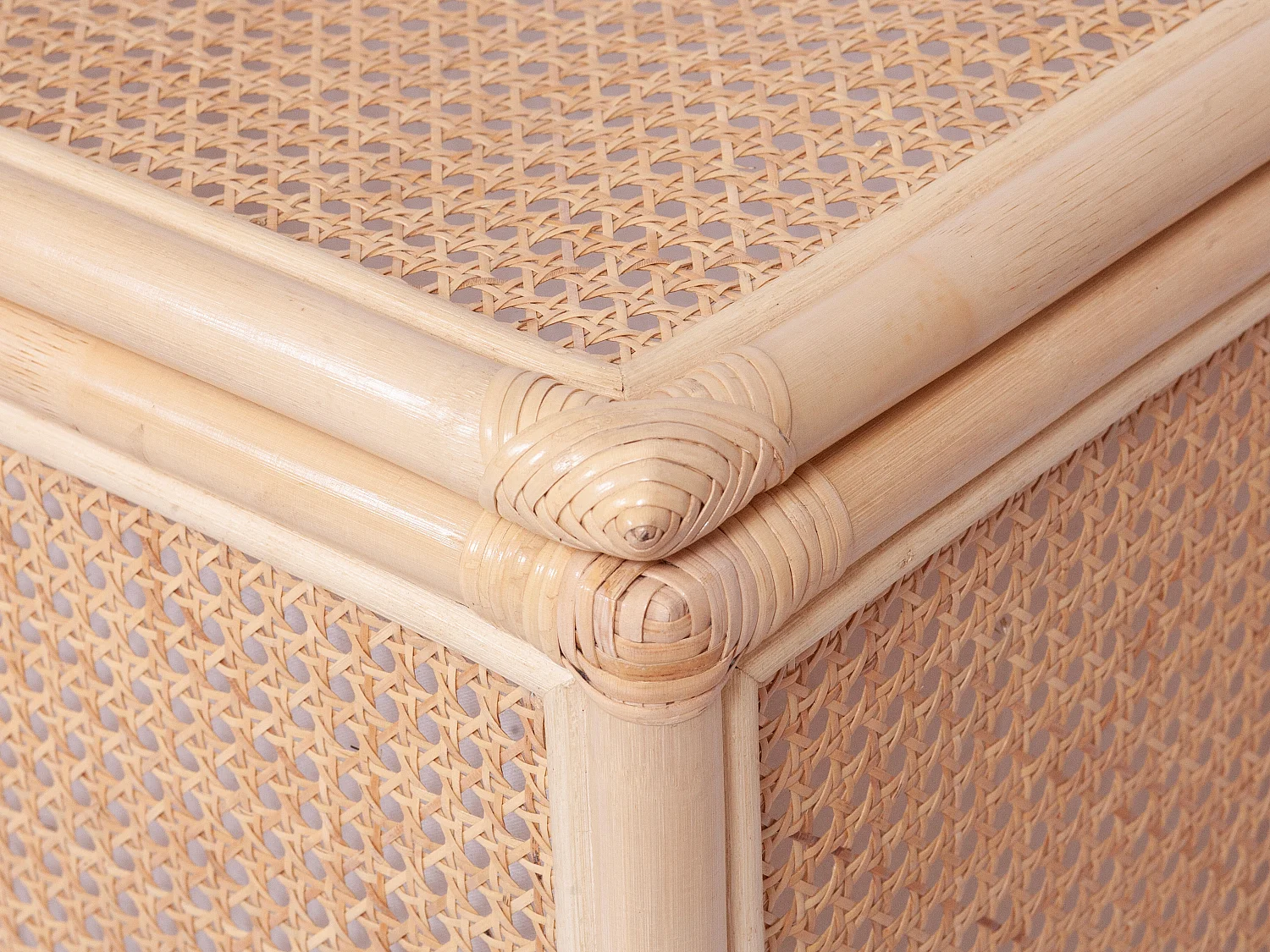 Kosz na pranie z rattanu z wykończeniem plecionkowym i pokrywą – dł. 45 × szer. 33 × wys. 56 cm – naturalny – CALYMA