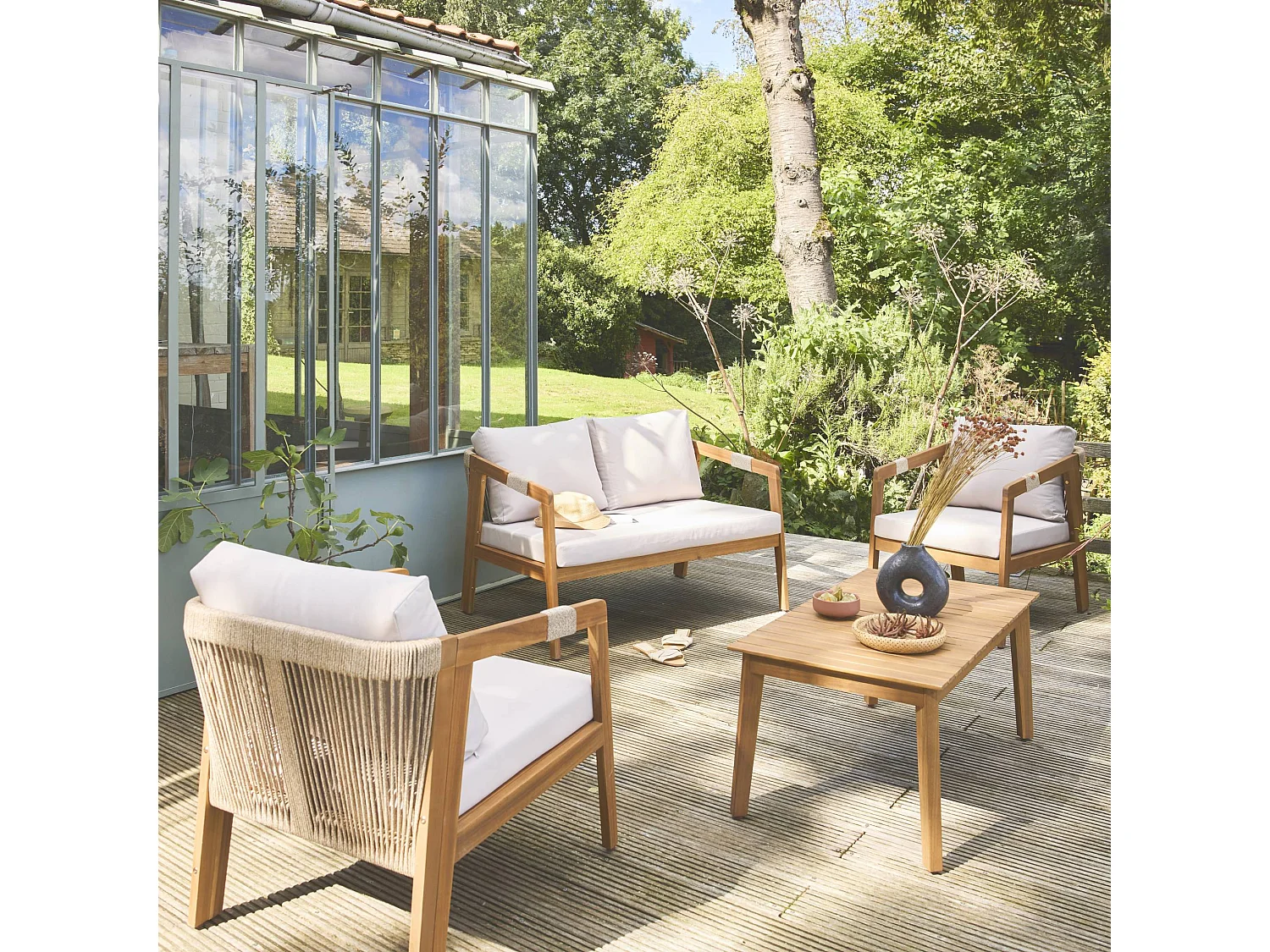 Salon de jardin en acacia 4 places beige avec cordes LOBERIA. table rectangulaire