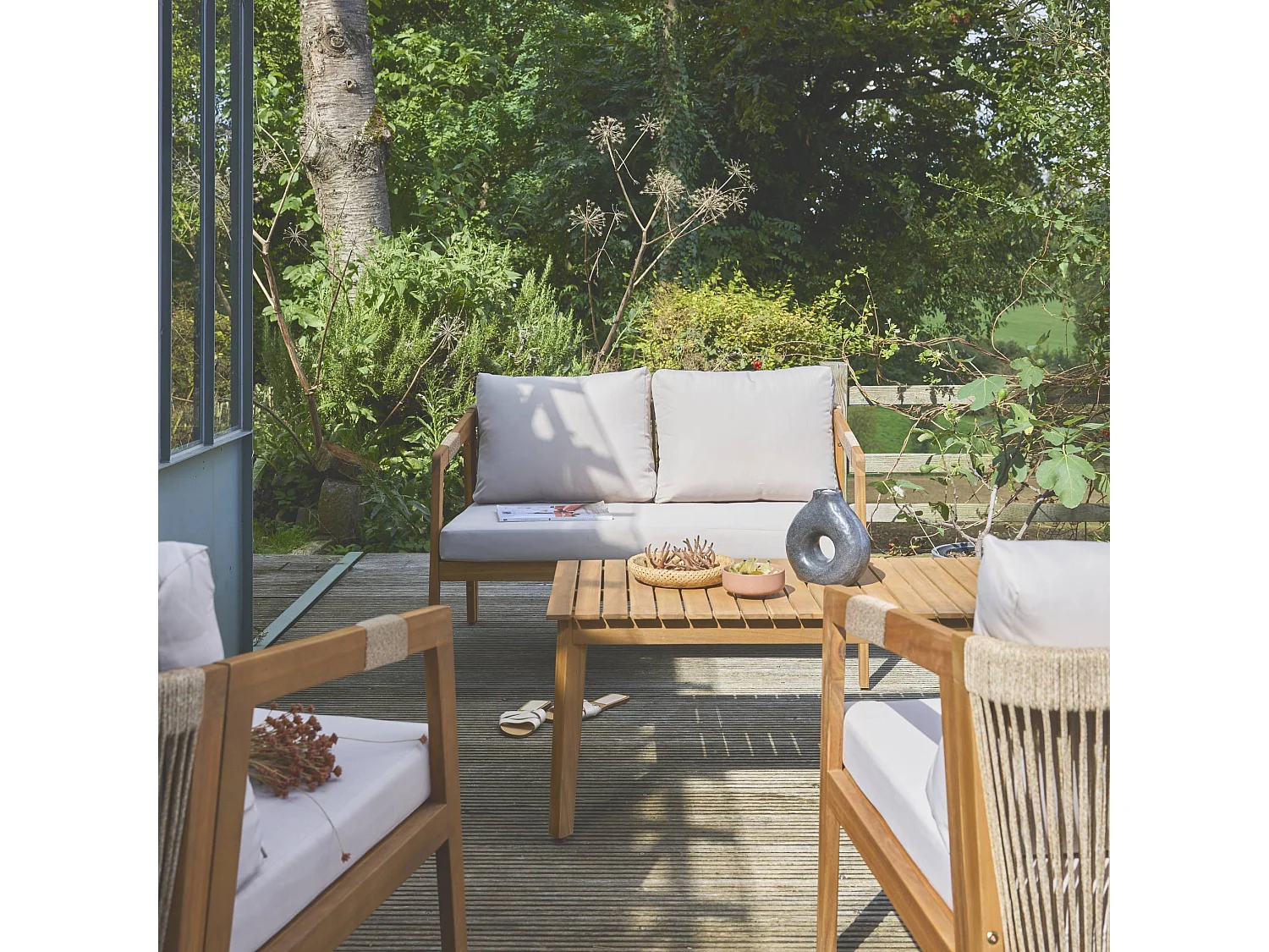 Salon de jardin en acacia 4 places beige avec cordes LOBERIA. table rectangulaire