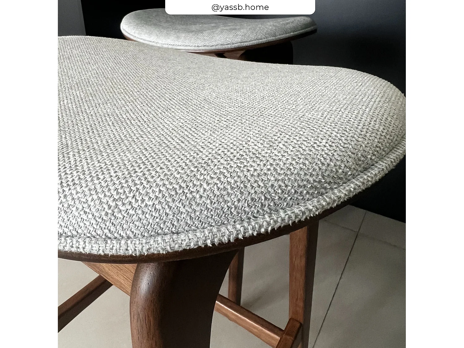 Set de 2 taburetes para isla central en madera y tela gris 65,5 cm - Jude
