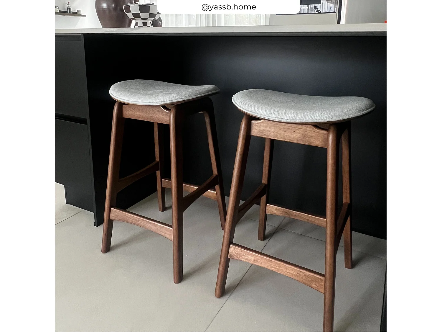 Set de 2 taburetes para isla central en madera y tela gris 65,5 cm - Jude