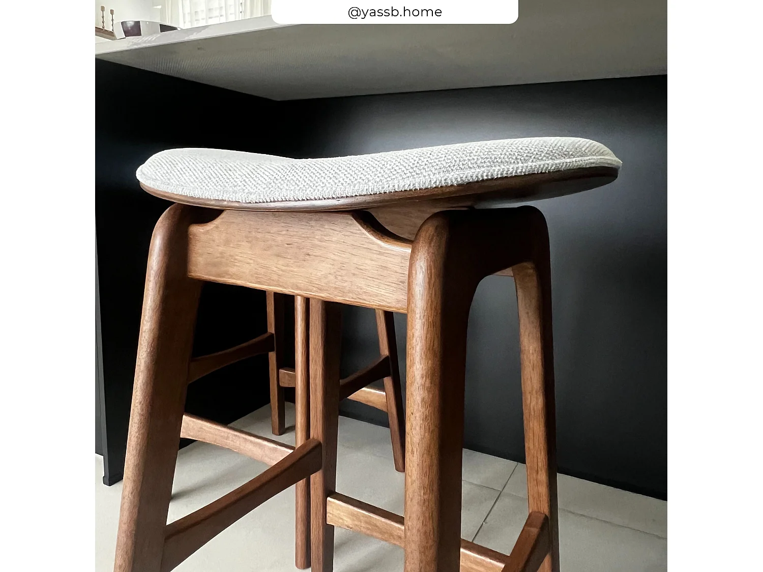 Set de 2 taburetes para isla central en madera y tela gris 65,5 cm - Jude