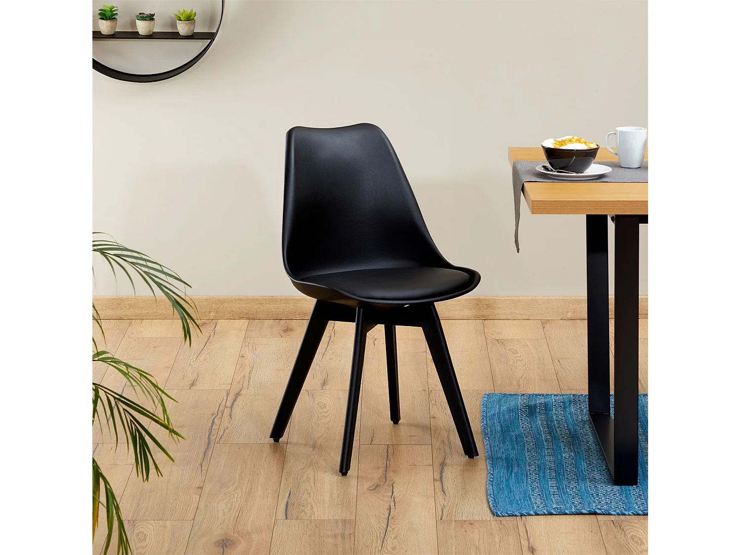 Lot de 4 chaises de salle à manger ROUEN, chaises de cuisine en plastique noir avec coussin d'assise