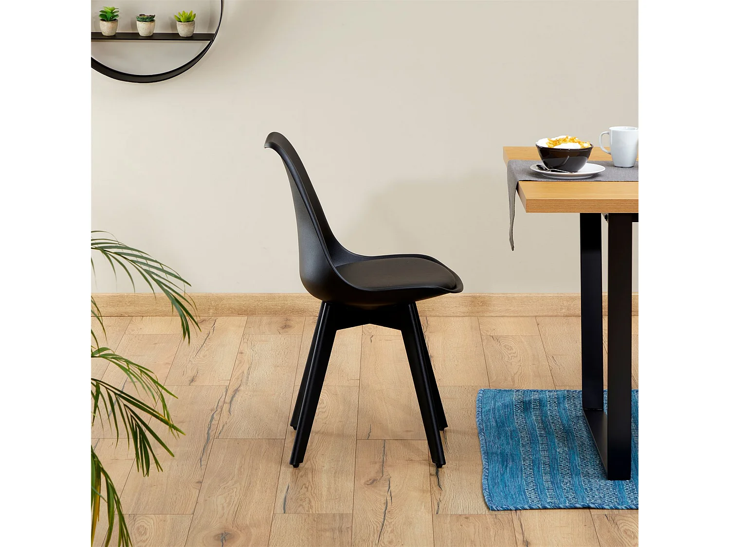 Lot de 4 chaises de salle à manger ROUEN, chaises de cuisine en plastique noir avec coussin d'assise