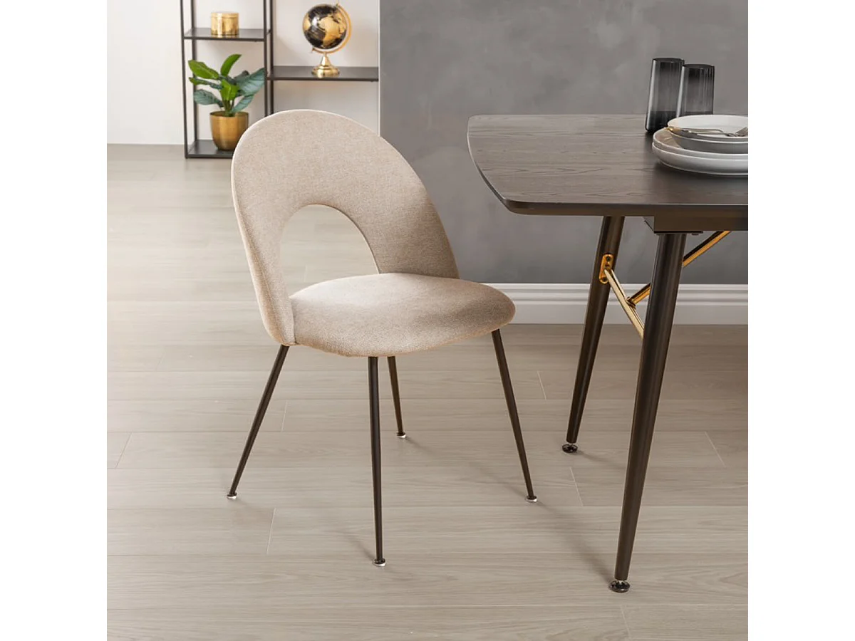 Lot de 4 chaises de salle à manger en tissu coloris Beige, pied en métal coloris noir