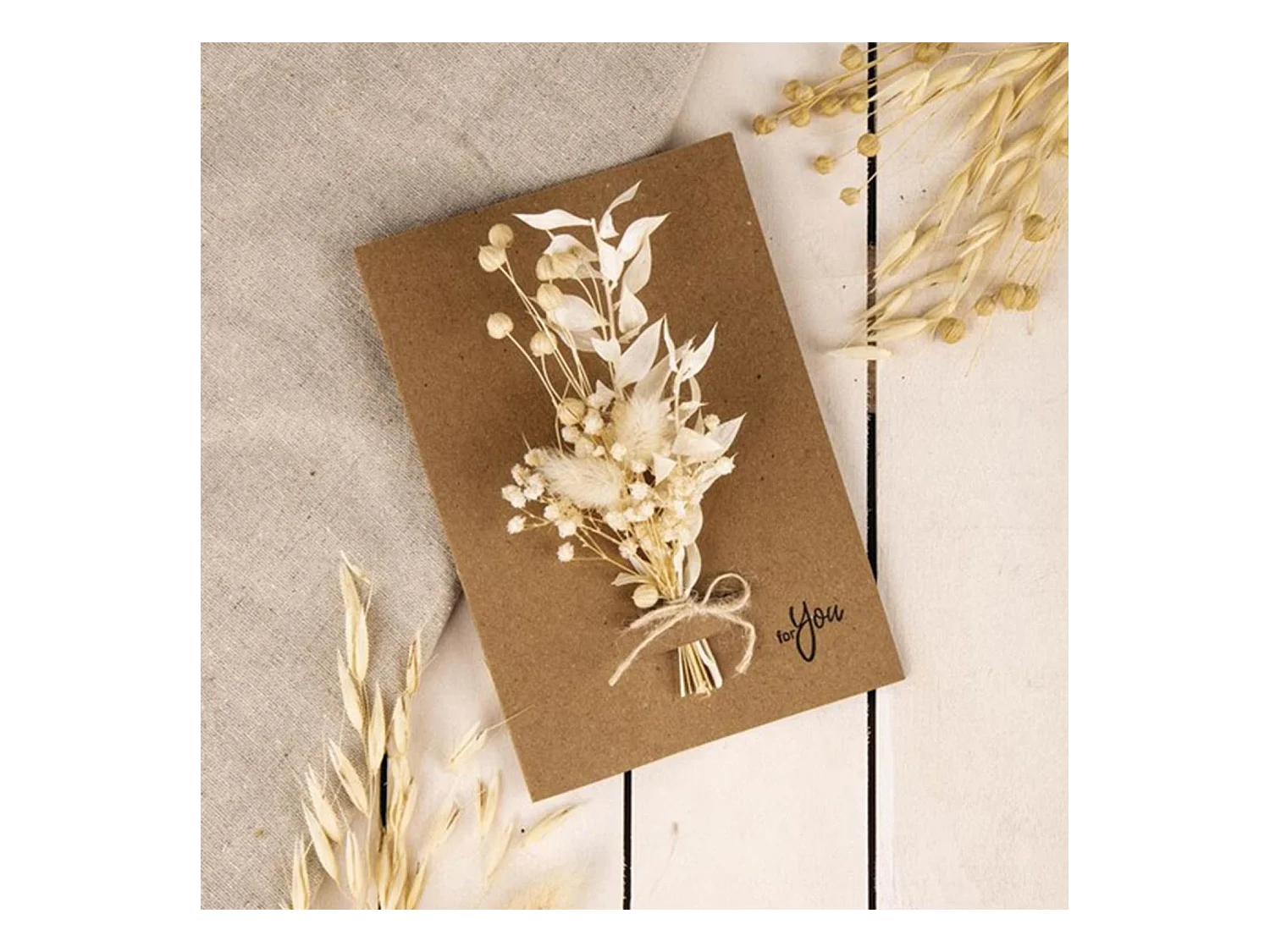 Bouquet de fleurs séchées blanches