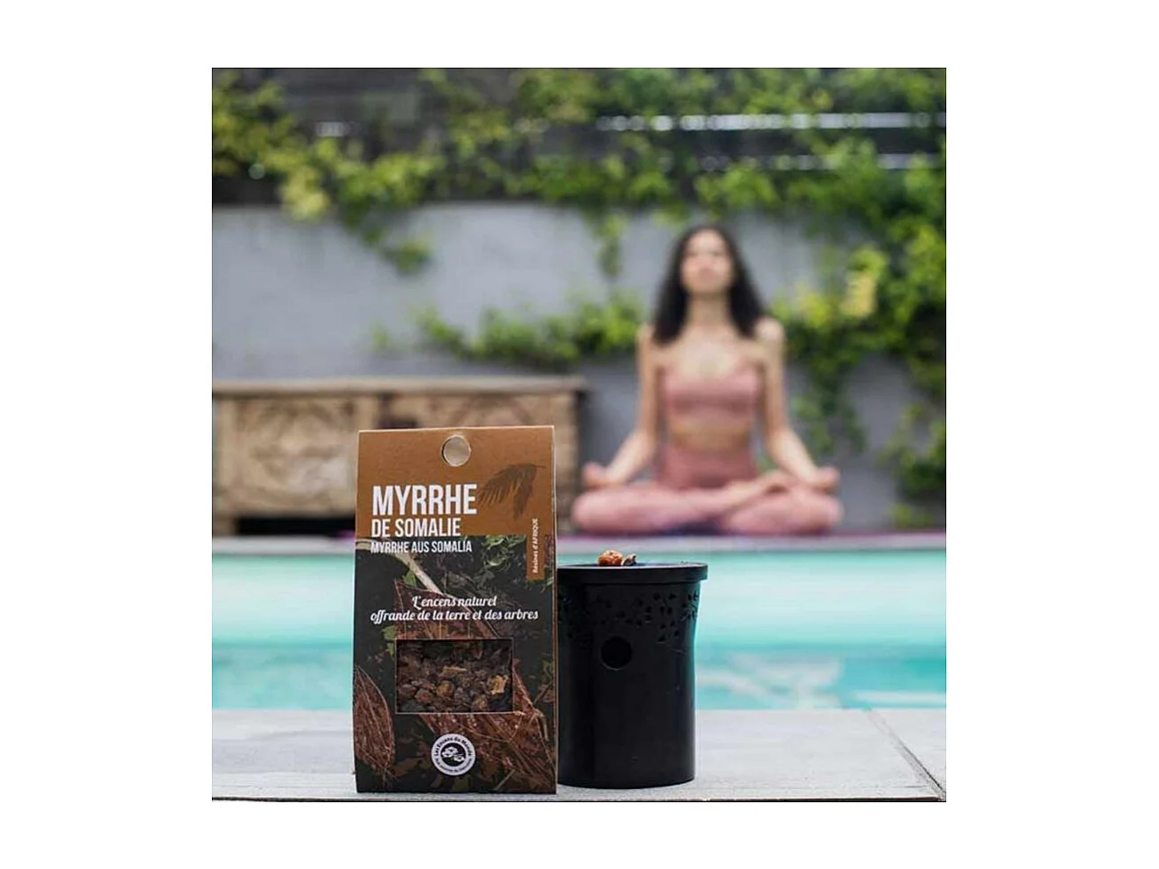 Mortier et pilon en grès blanc + résine de Myrrhe de Somalie