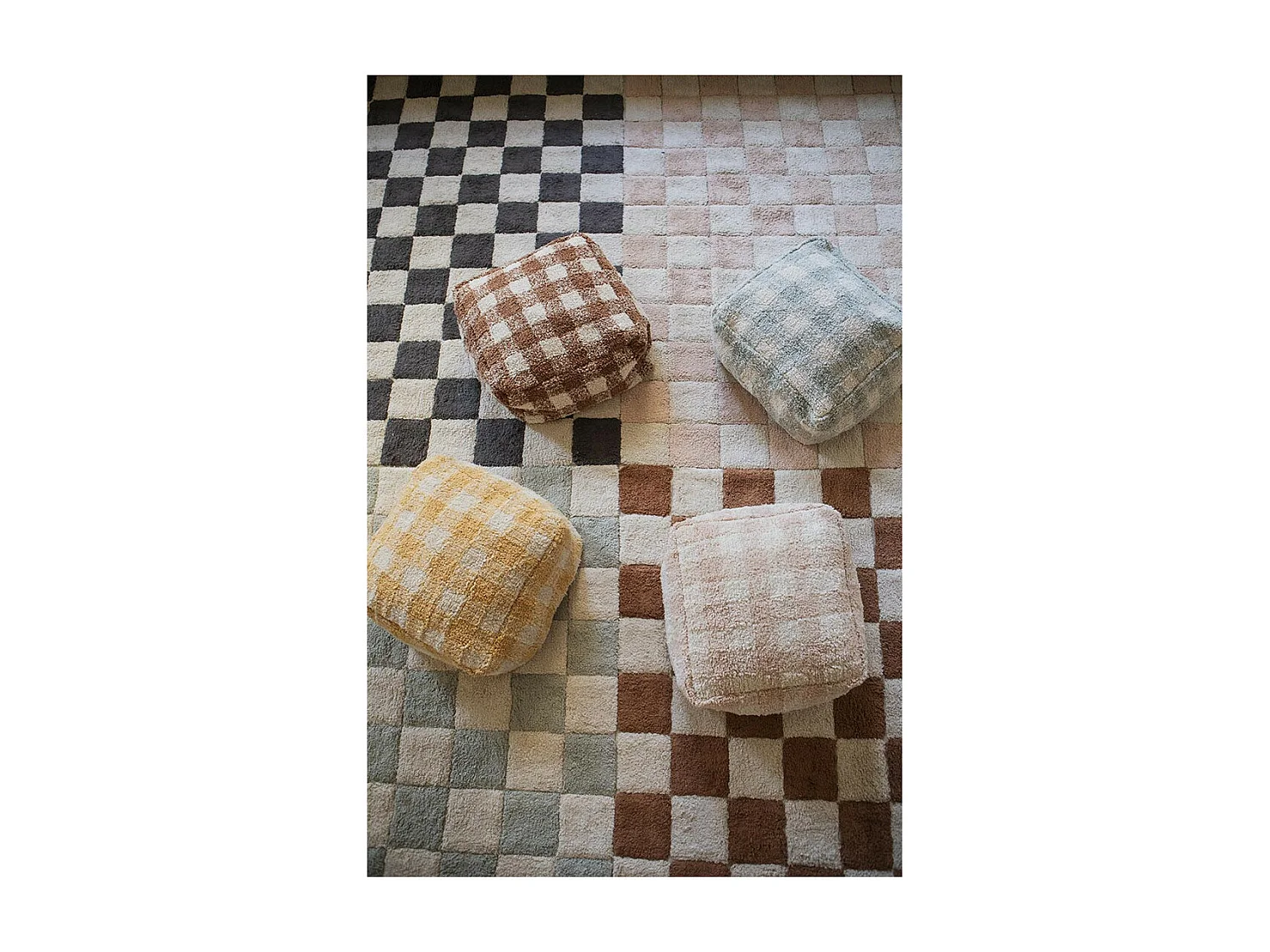 Alfombra ajedrez gris oscuro y beige 120 x 160 cm