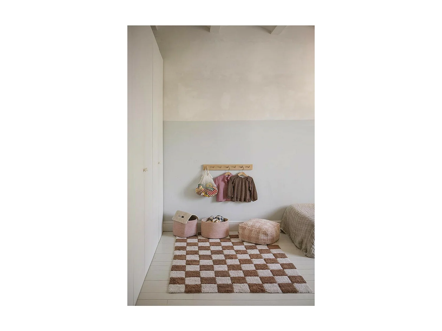 Alfombra ajedrez café y beige 120 x 160 cm