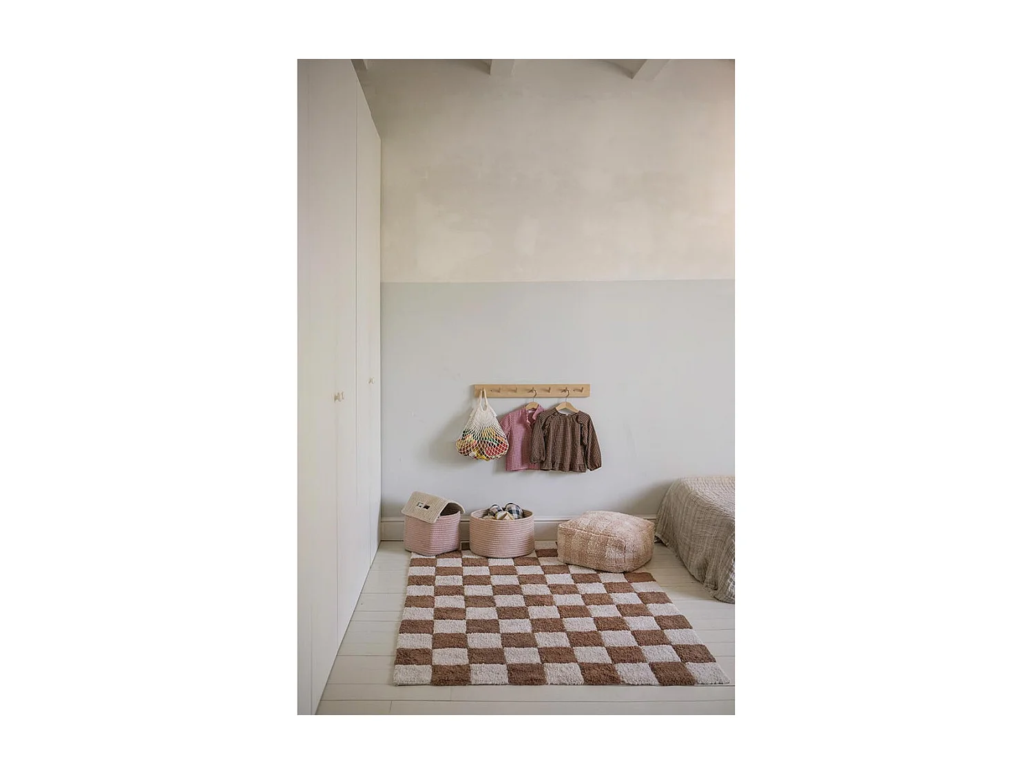 Alfombra ajedrez café y beige 120 x 160 cm